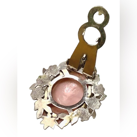 2 Vintage Signed Coro Pink Floral Molded Glass & White Enamel Flower Dress Clips - Picture 7 of 8